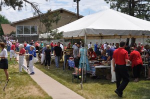  More than 250 people participate in a community picnic sponsored by Arapahoe Road Baptist Church -- one of many ways the church shares the Gospel in the increasingly unchurched metro Denver area.