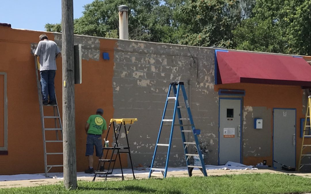 Iowa Campers on Mission paints Friendship Center